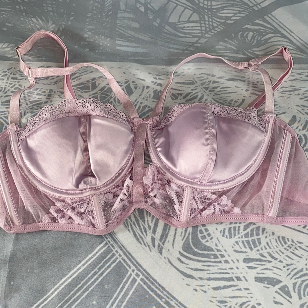 pink bra